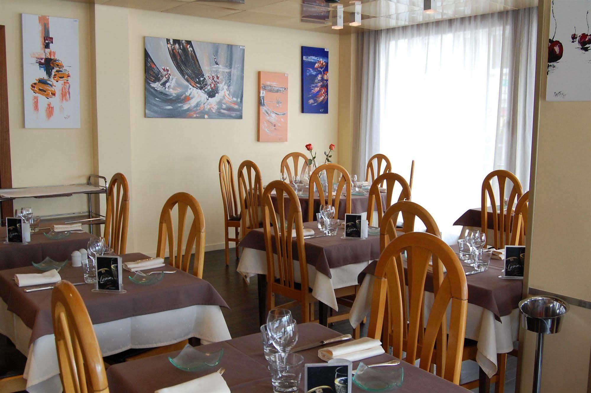 Logis Hotel & Restaurant - Le Normandie โกเดอเบค-ออง-โกซ์ ภายนอก รูปภาพ