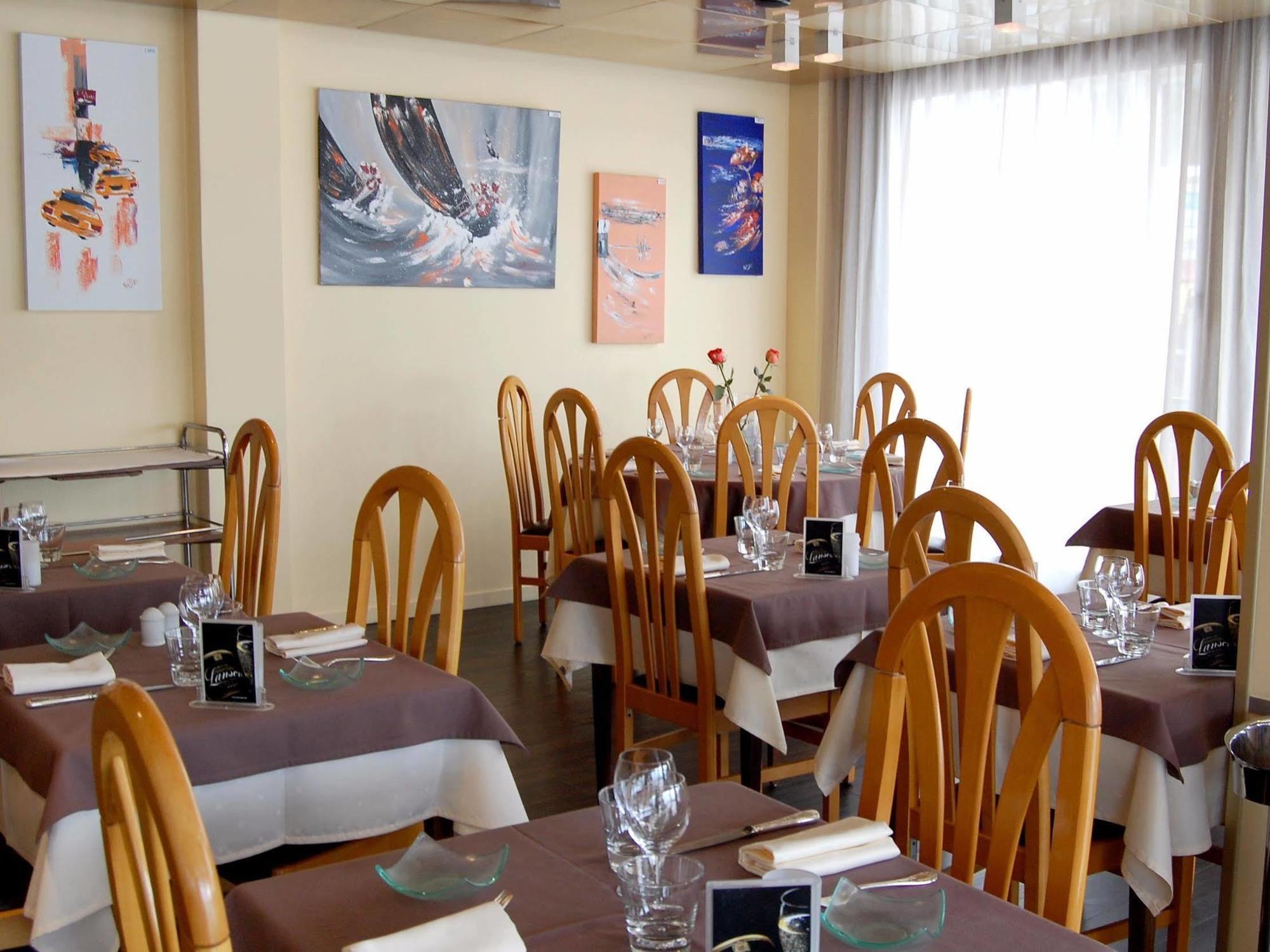 Logis Hotel & Restaurant - Le Normandie โกเดอเบค-ออง-โกซ์ ภายนอก รูปภาพ