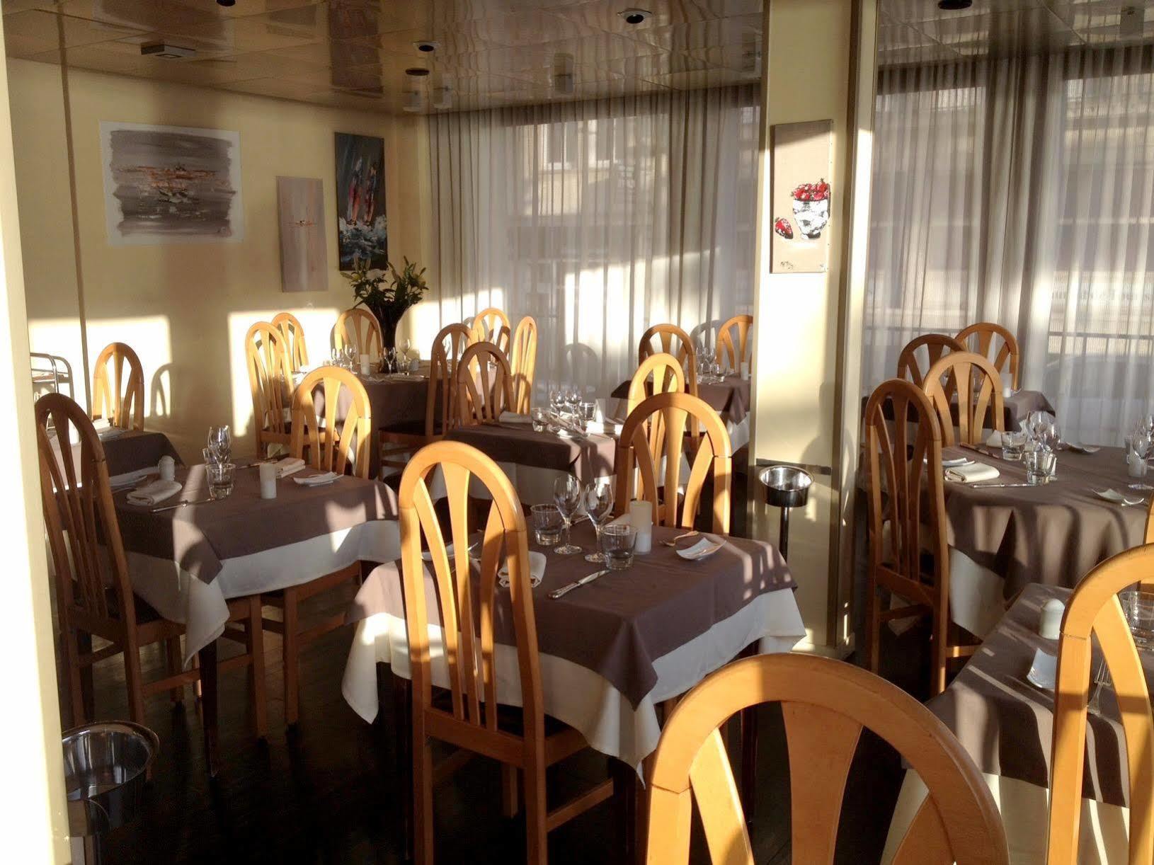 Logis Hotel & Restaurant - Le Normandie โกเดอเบค-ออง-โกซ์ ภายนอก รูปภาพ