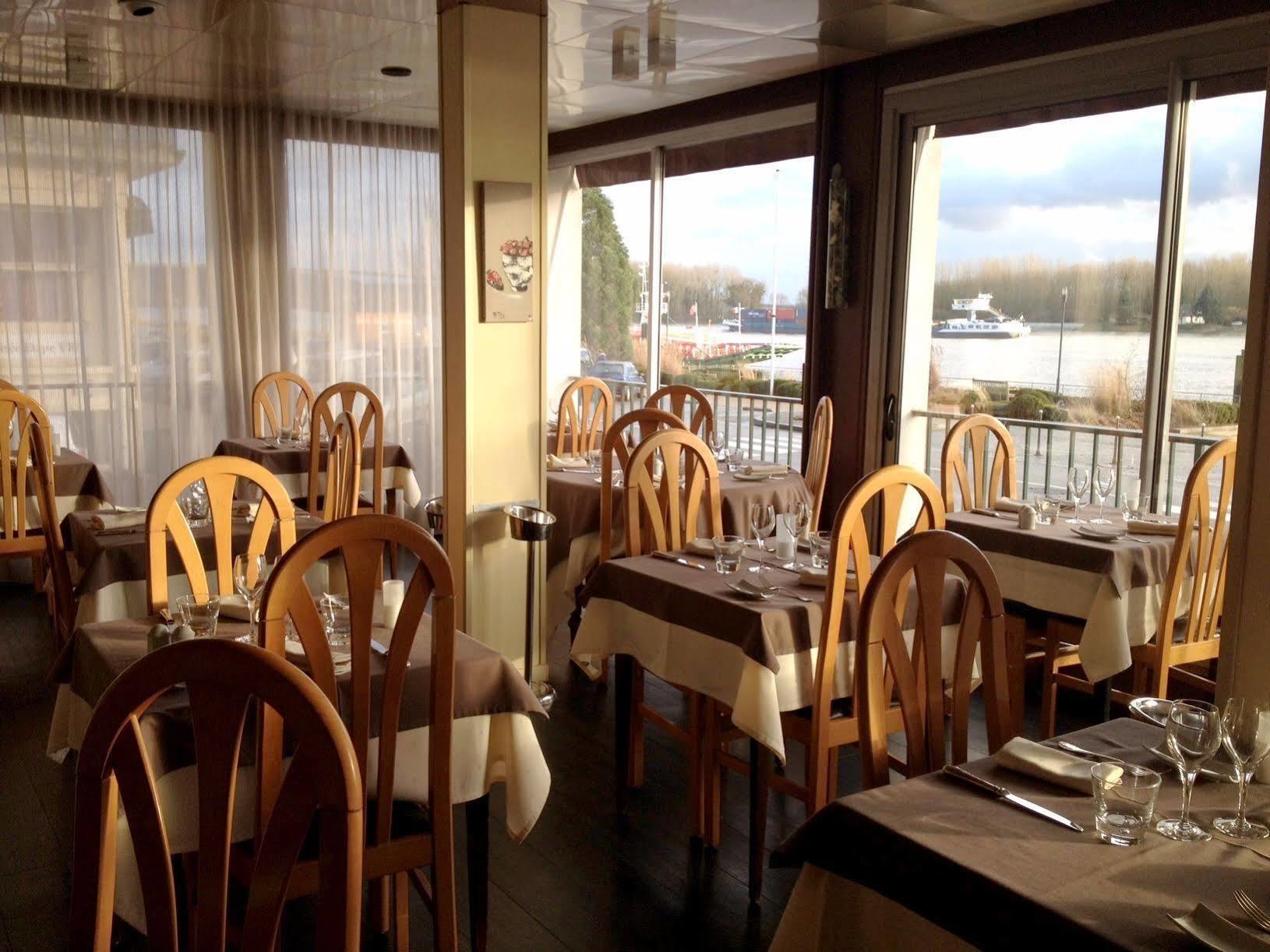 Logis Hotel & Restaurant - Le Normandie โกเดอเบค-ออง-โกซ์ ภายนอก รูปภาพ